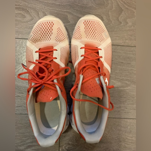 On cloud shoes W9,5 euro:41,uk:7,5 just running beautiful - Picture 3 of 9